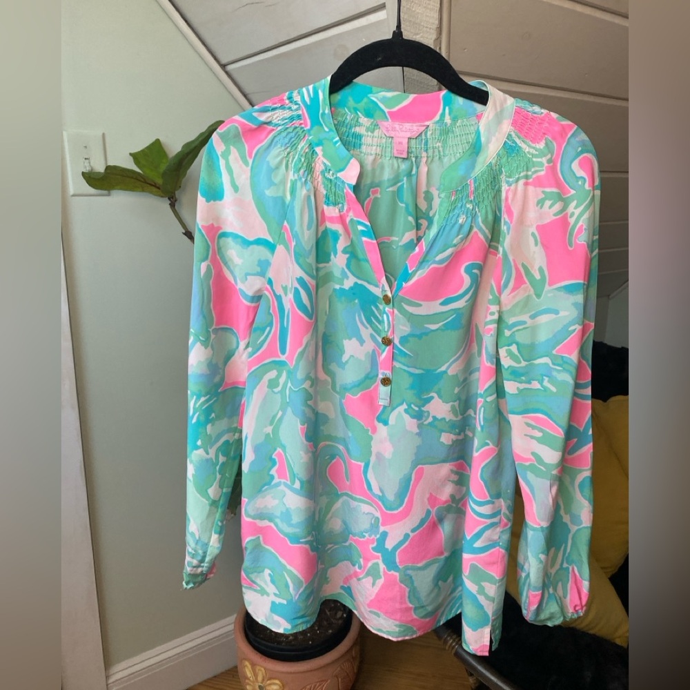 Lily Pulitzer Elsa Silk Print Blouse in Green and Blue on Pink.  Size XSMALL